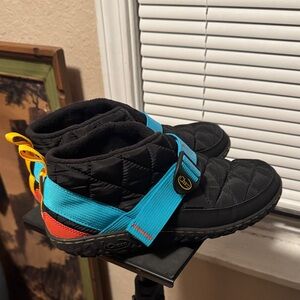 Chaco Adult Size 10 -  Quilted Black and Blue Slip Puffer - Hiking Camping